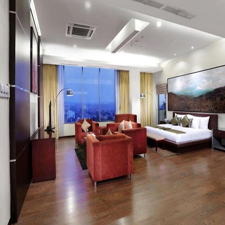 Grand Candi Hotel Семаранг Экстерьер фото